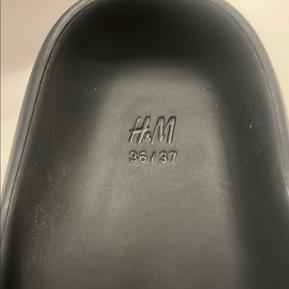H&M Classic Black Slide Sandals (6.5/7.5) - Picture 2 of 3